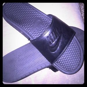 Black nike flip flops /slippers
